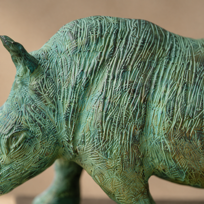Sculpture bronze rhinocéros patine verte sur socle marbre noir, vue 3