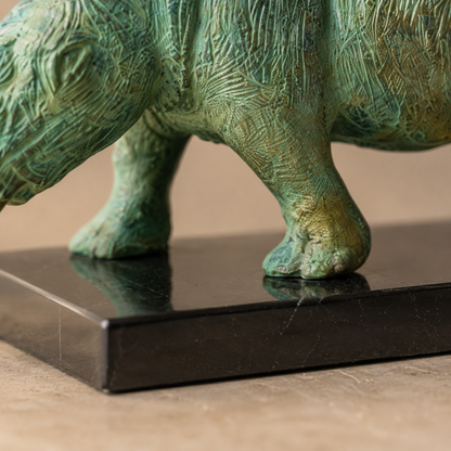 Sculpture bronze rhinocéros patine verte sur socle marbre noir, vue 5