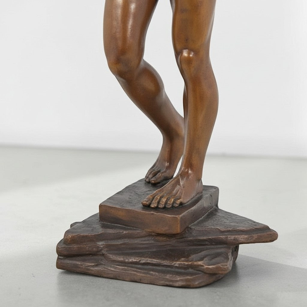 Sculpture en bronze Saint Sébastien martyr, patine dorée, vue 4