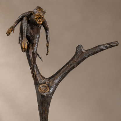Sculpture bronze singe perché sur branche, socle marbre, vue 5
