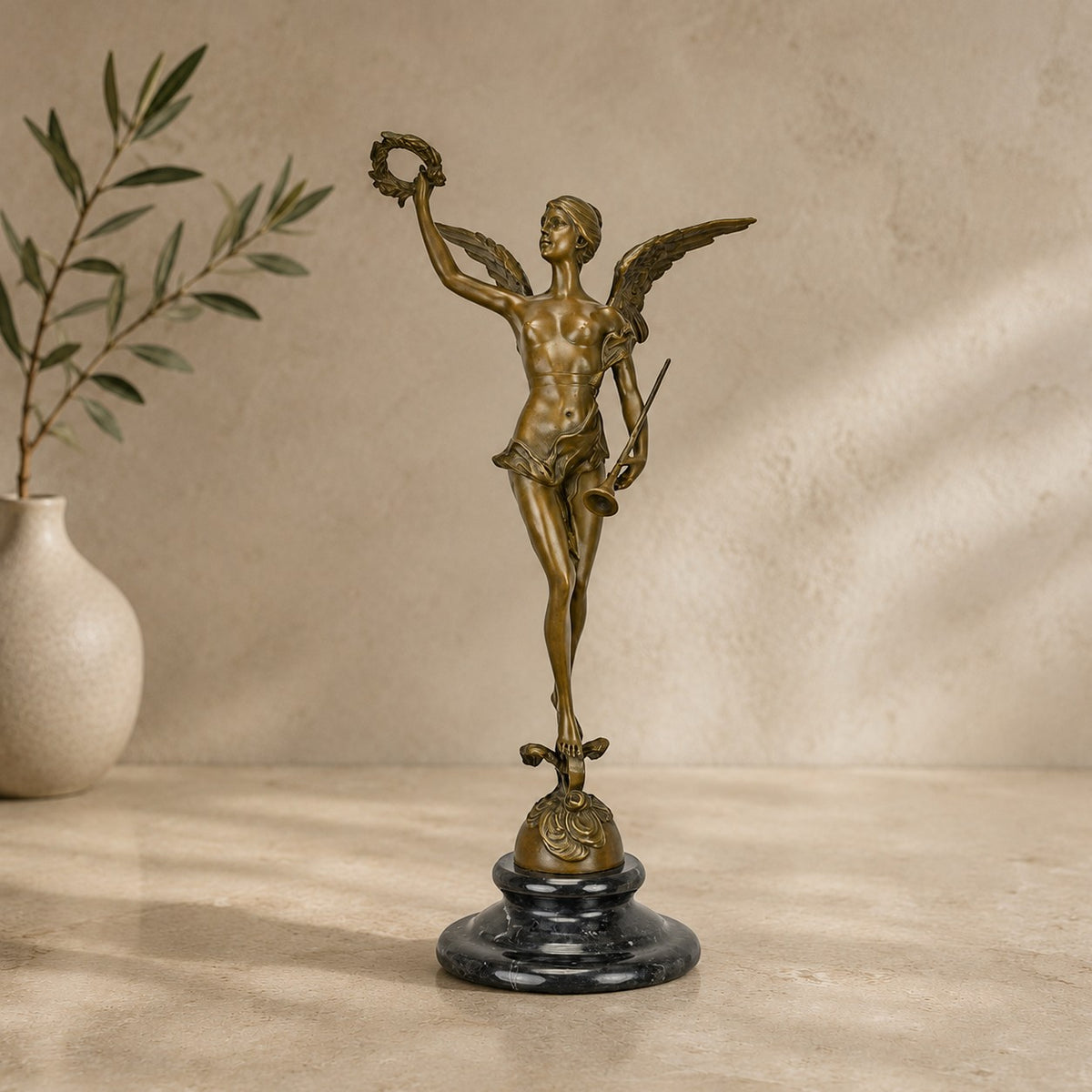 Sculpture bronze Victoire ailée à la couronne de laurier