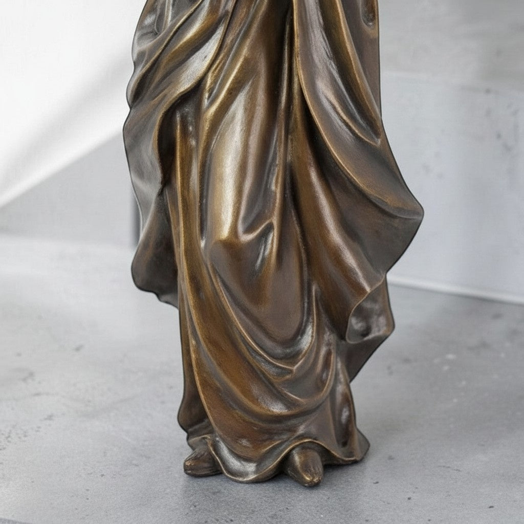 Sculpture en bronze Vierge Marie en prière voile drapé, vue 3