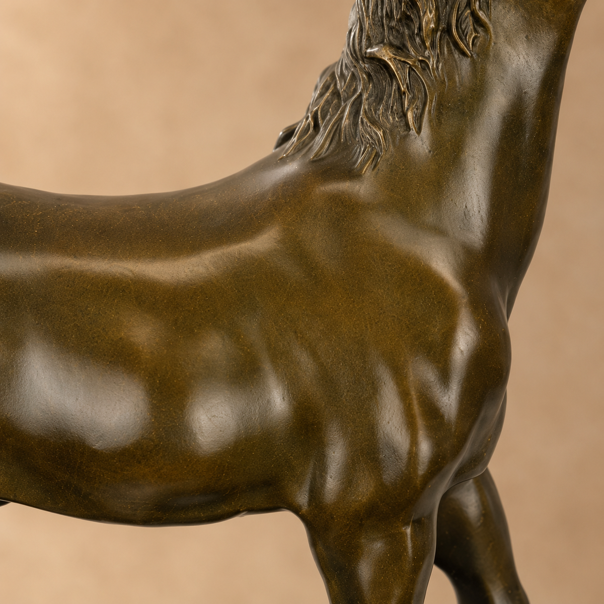 Sculpture cheval arabe au pas en bronze patiné sur marbre, vue 4
