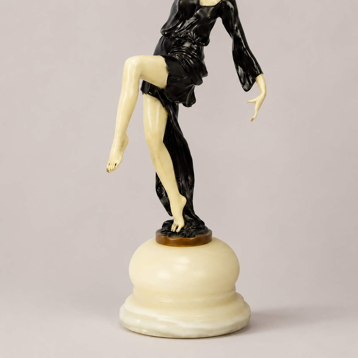 Sculpture chryséléphantine danseuse Art Déco socle onyx, vue 4
