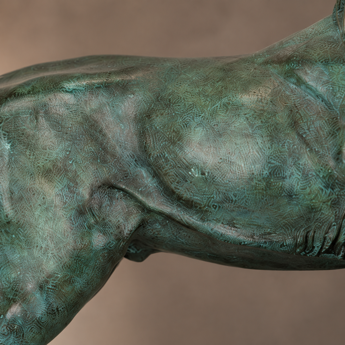 Sculpture de lion en bronze à patine verte, vue 5