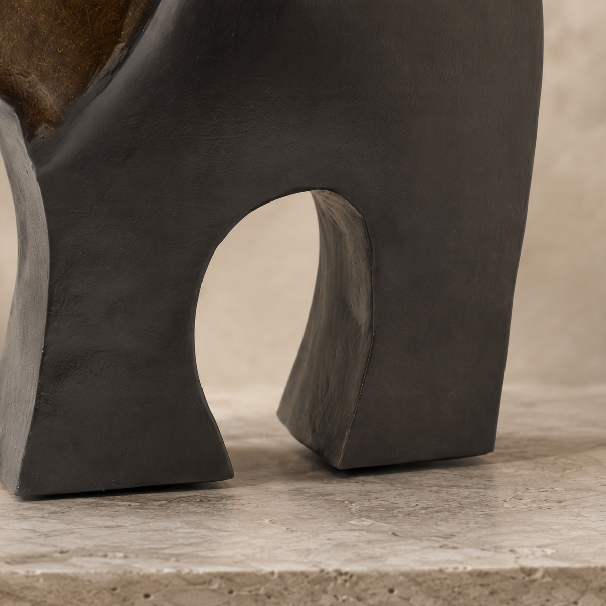 Sculpture éléphant stylisé en bronze à patine brune, vue 5