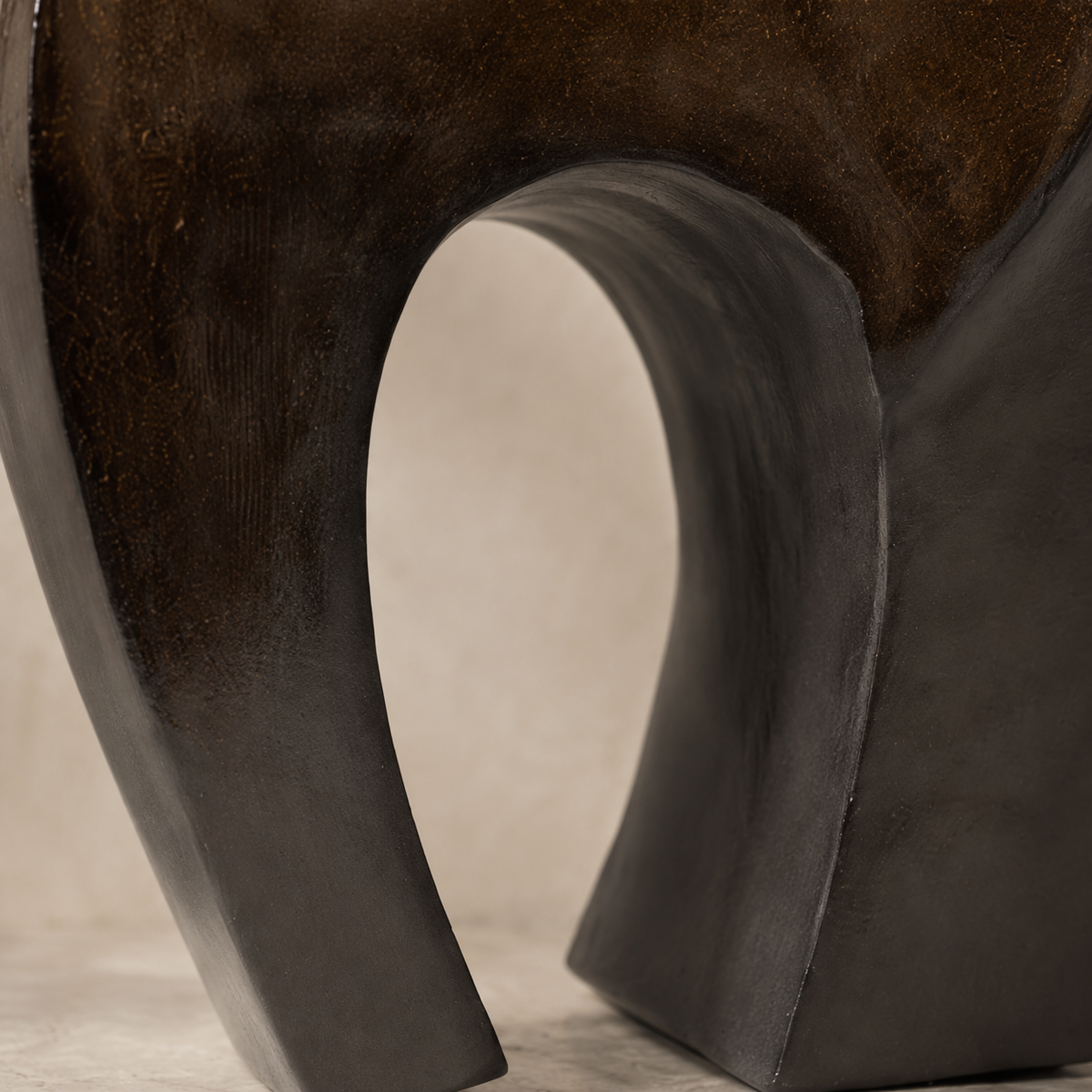 Sculpture éléphant stylisé en bronze à patine brune, vue 6
