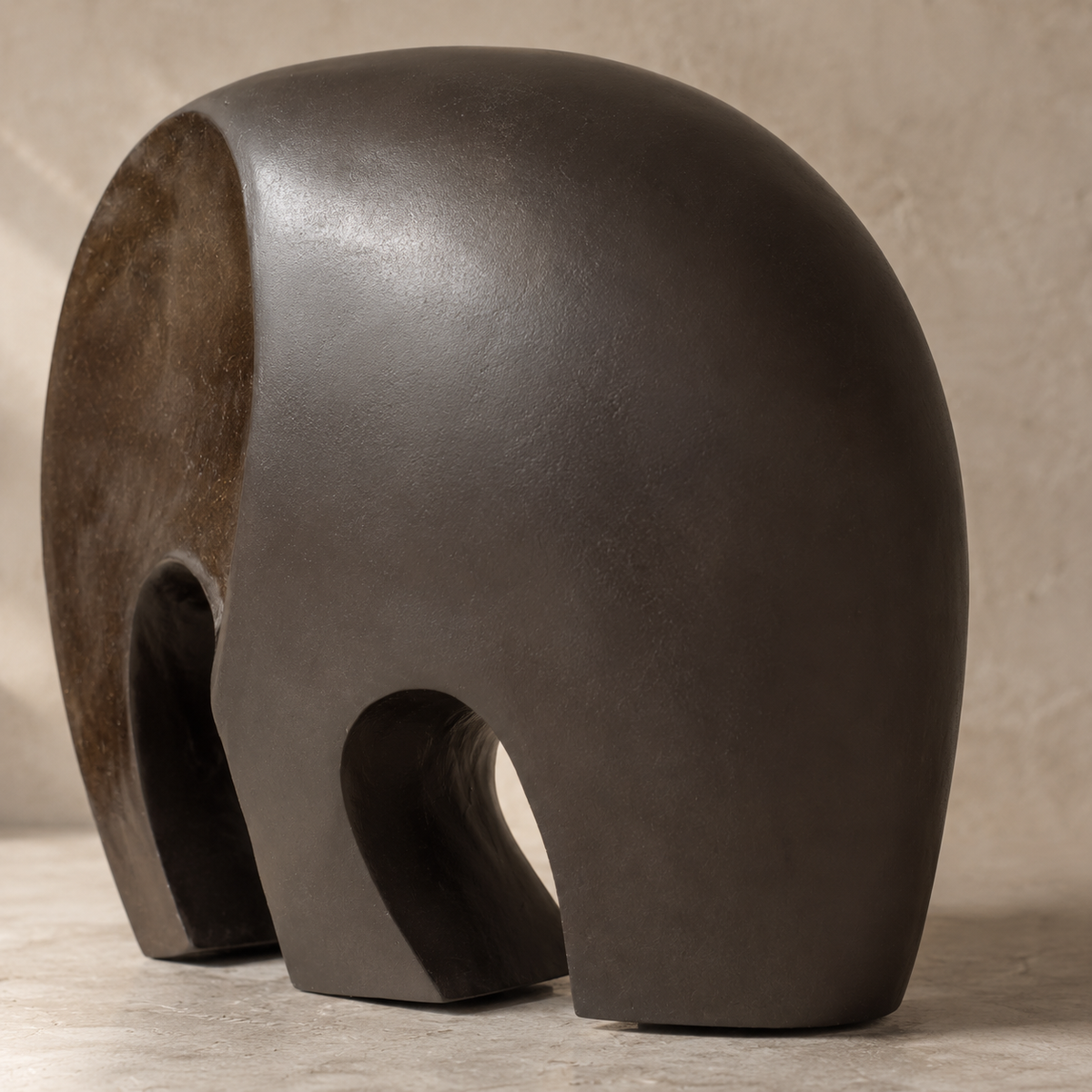 Sculpture éléphant stylisé en bronze à patine brune, vue 7