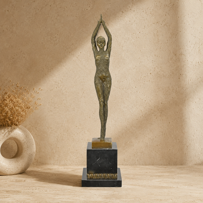 Sculpture en bronze Art Déco femme aux bras levés