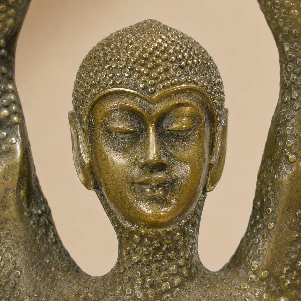 Sculpture en bronze Art Déco femme aux bras levés, vue 2