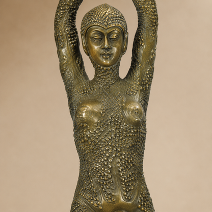 Sculpture en bronze Art Déco femme aux bras levés, vue 3