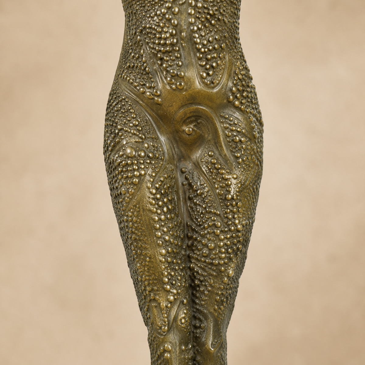 Sculpture en bronze Art Déco femme aux bras levés, vue 5