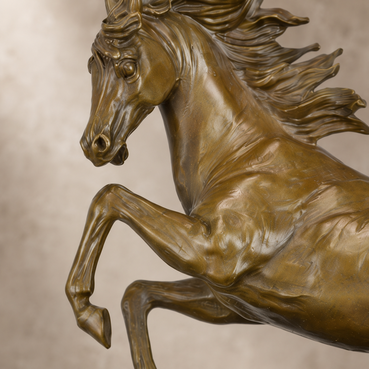 Sculpture en bronze cheval au galop sur socle en marbre, vue 4