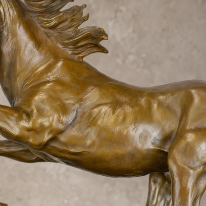 Sculpture en bronze cheval au galop sur socle en marbre, vue 5