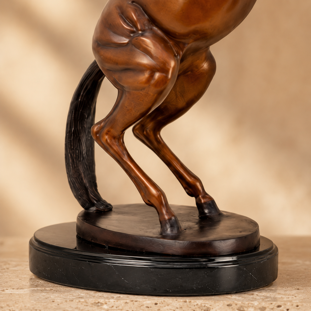 Sculpture en bronze cheval cabré patine cuivrée sur marbre, vue 7