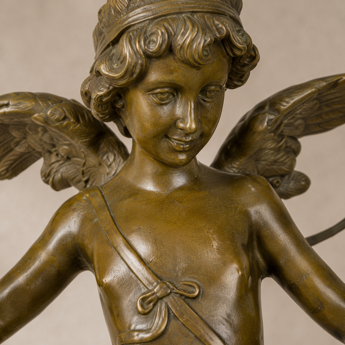 Sculpture en bronze Cupidon à l'arc et au bouclier, vue 3