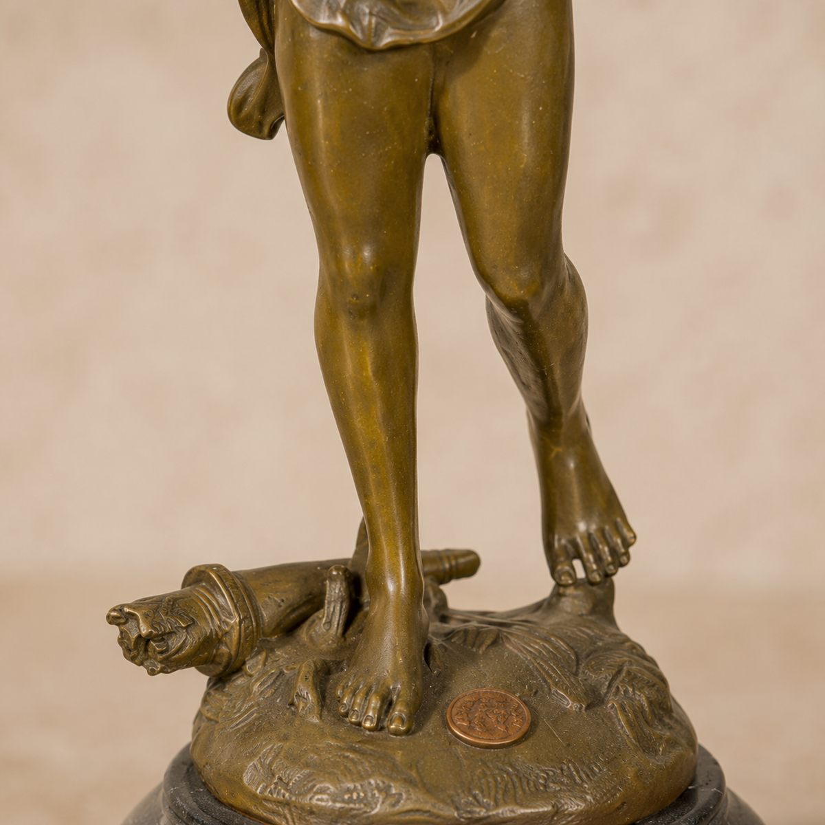 Sculpture en bronze Cupidon à l'arc et au bouclier, vue 6