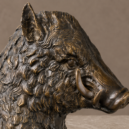 Sculpture en bronze d'un sanglier assis, patine brune, vue 2