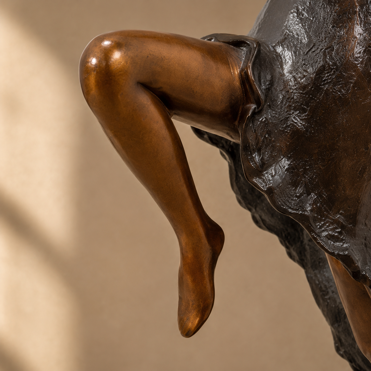 Sculpture en bronze danseuse à la robe virevoltante, vue 5