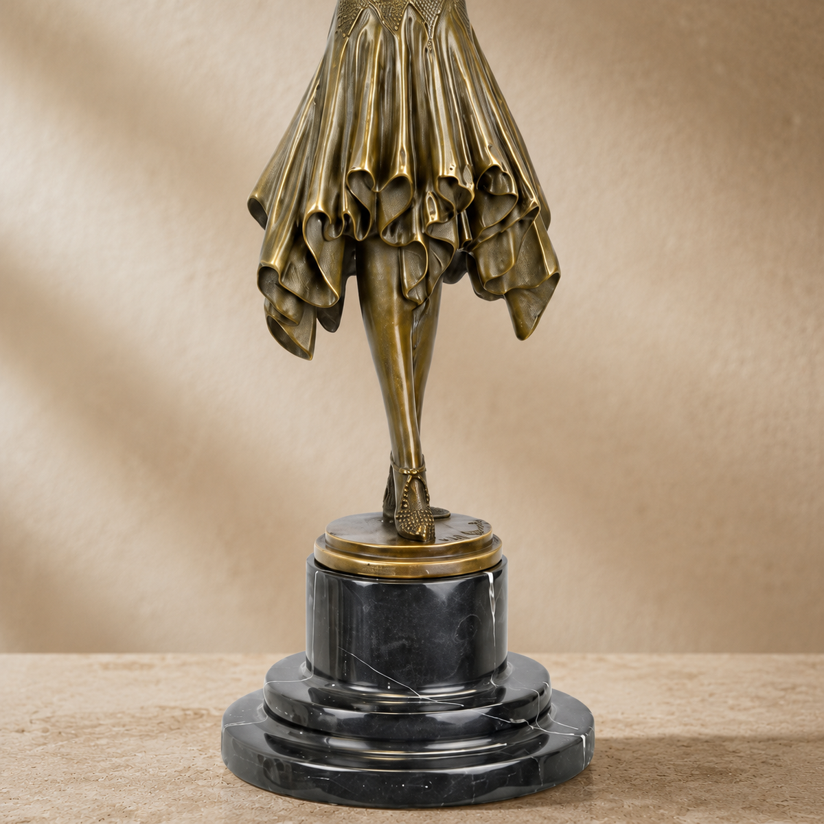 Sculpture en bronze danseuse Art Déco sur socle marbre, vue 4