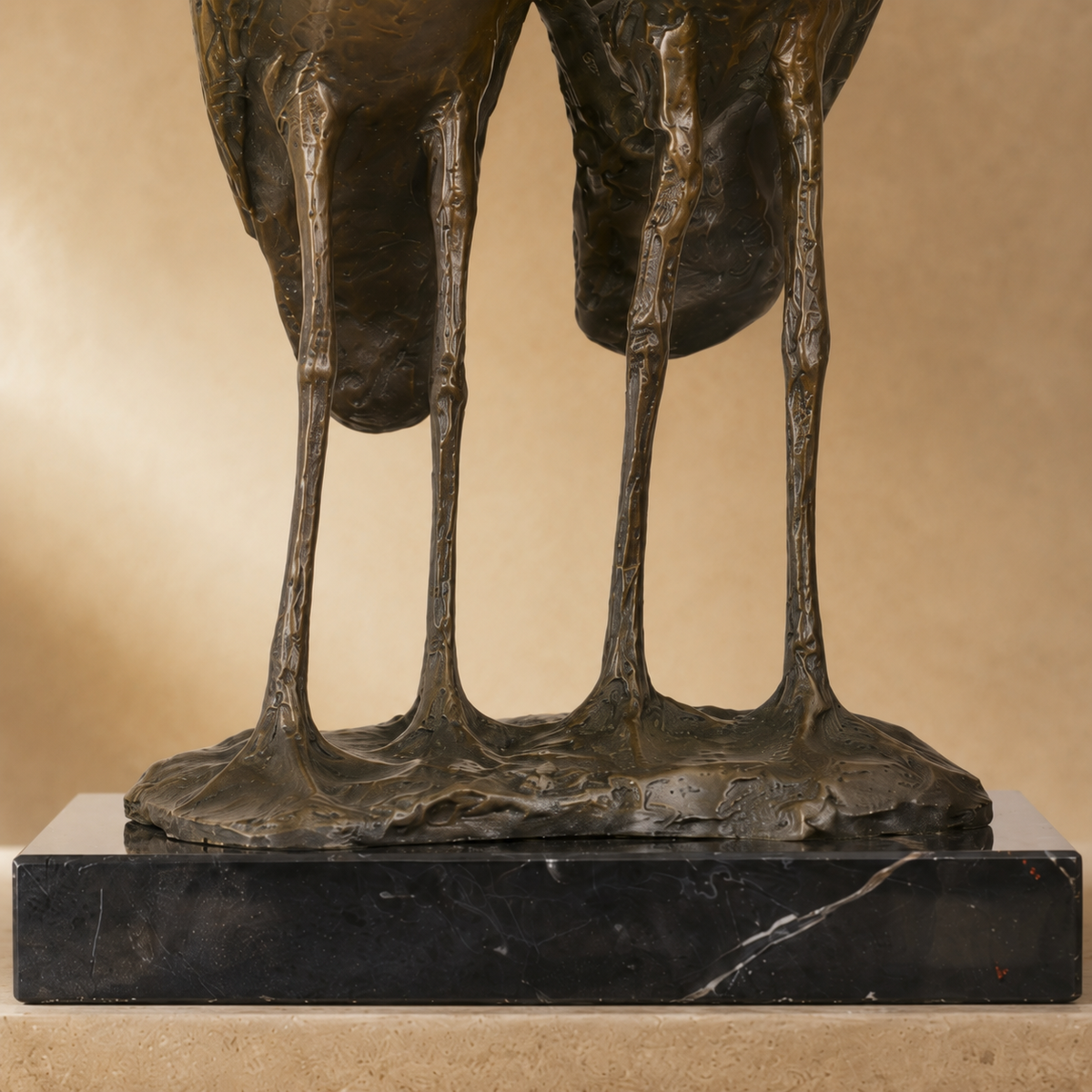 Sculpture en bronze deux marabouts sur socle en marbre, vue 6