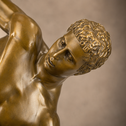 Sculpture en bronze Discobole d'après Myron sur socle marbre, vue 2
