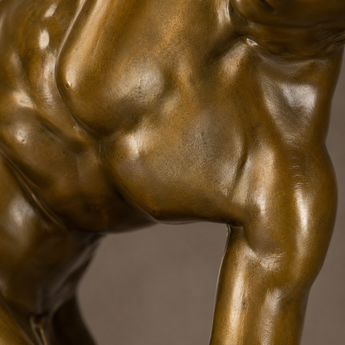 Sculpture en bronze Discobole d'après Myron sur socle marbre, vue 5