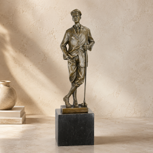 Sculpture en bronze d'un golfeur en tenue années 1920
