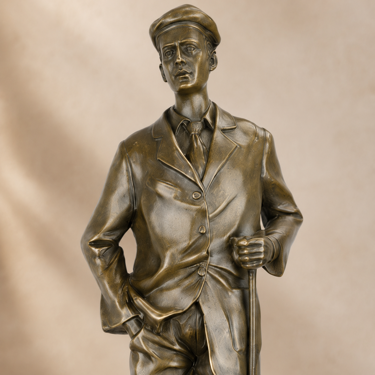 Sculpture en bronze d'un golfeur en tenue années 1920, vue 6