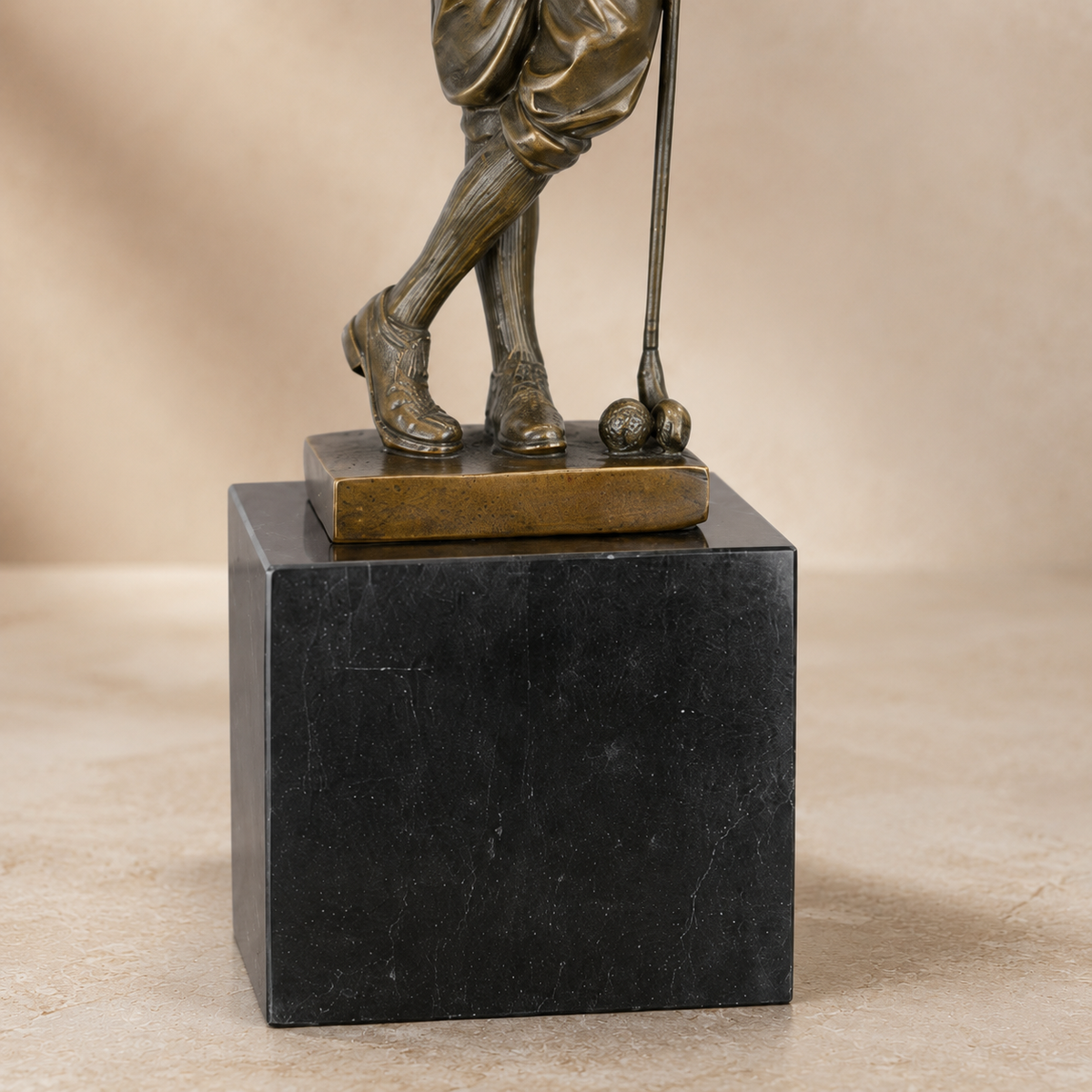 Sculpture en bronze d'un golfeur en tenue années 1920, vue 7