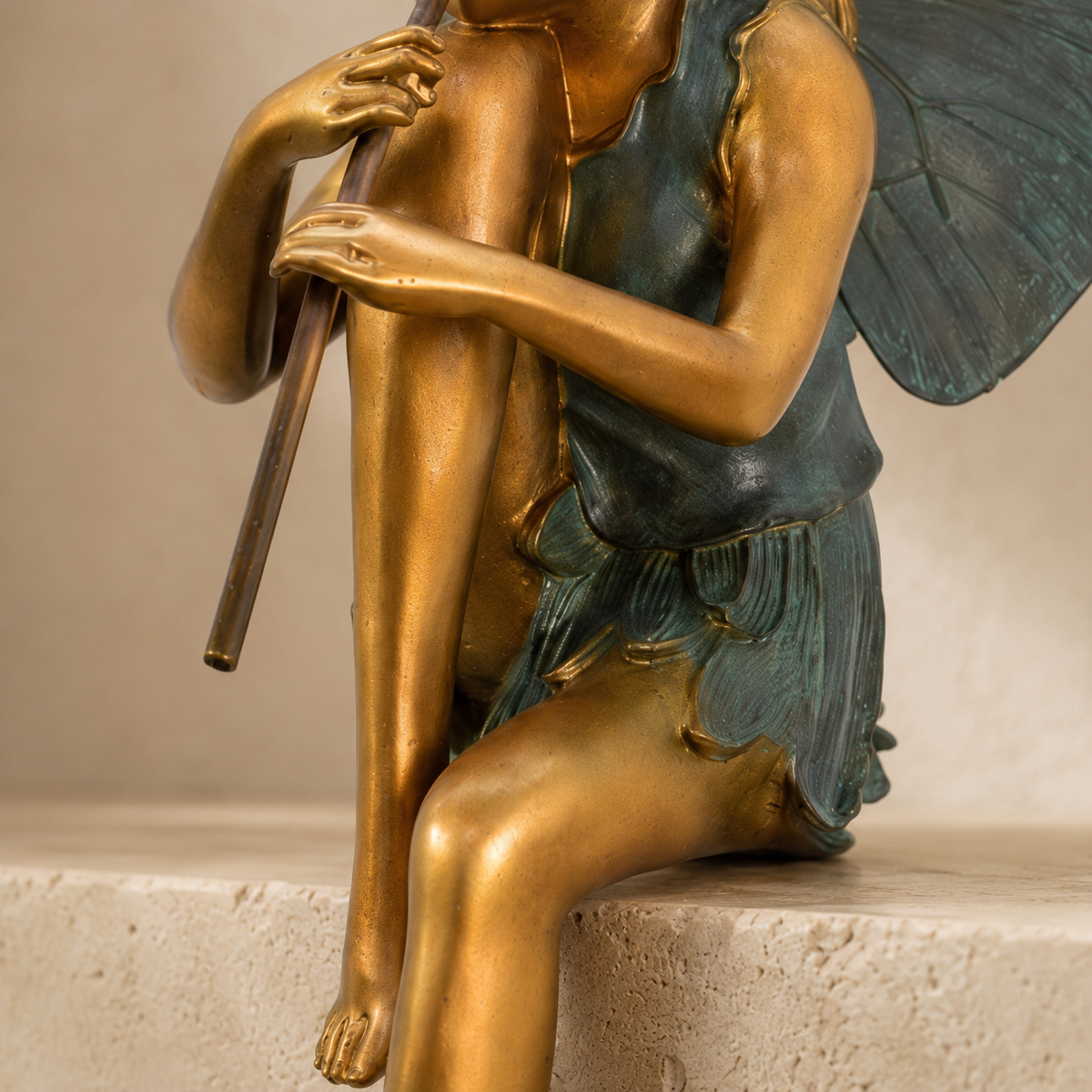 Sculpture en bronze, fée musicienne jouant de la flûte, vue 6