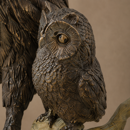 Sculpture en bronze hibou grand-duc et son petit sur branche, vue 5