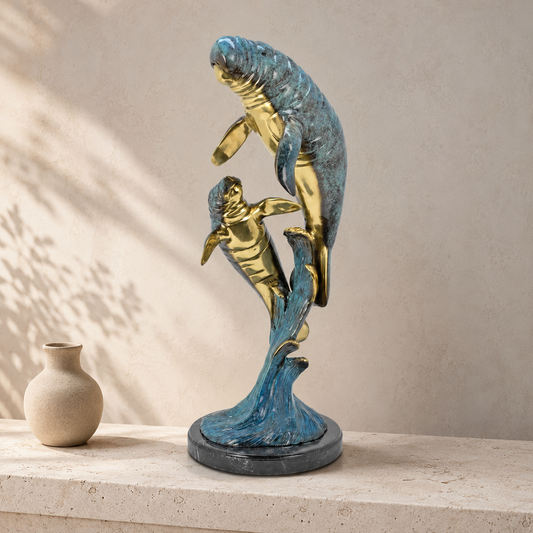 Sculpture en bronze lamantin et son petit sur vague