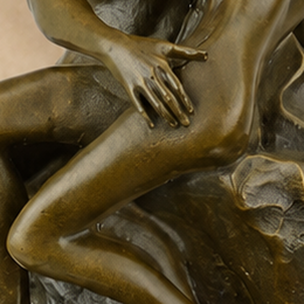 Sculpture en bronze Le Baiser d'après Rodin sur marbre, vue 4