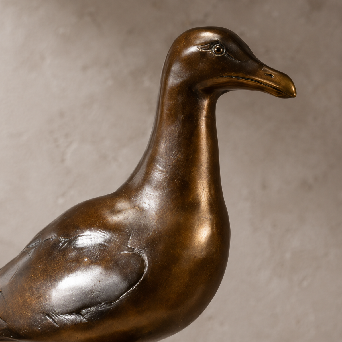 Sculpture en bronze mouette sur pieu d'amarrage, vue 3