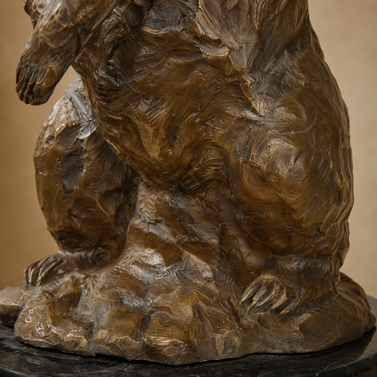 Sculpture en bronze ours brun dressé sur socle marbre, vue 6