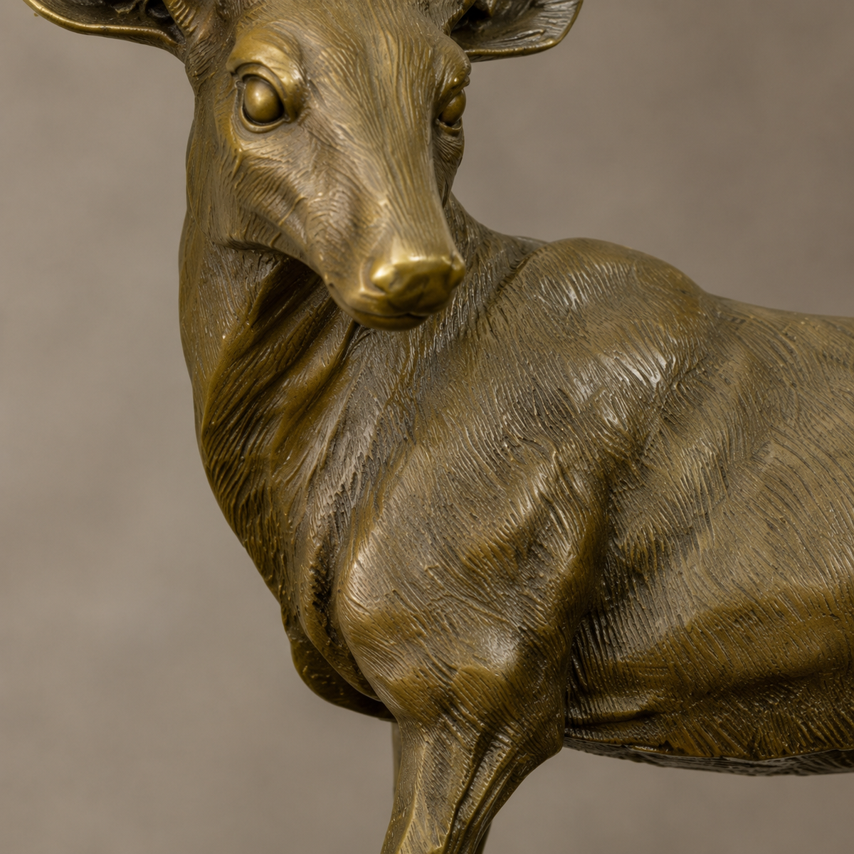 Sculpture en bronze patiné, cerf sur rocher, socle marbre, vue 4