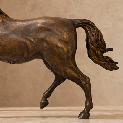 Sculpture en bronze patiné, cheval au trot, crinière au vent, vue 6