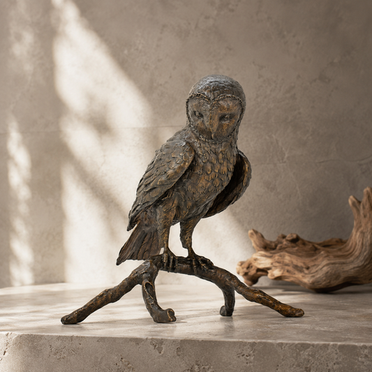 Sculpture en bronze patiné, chouette effraie sur branche