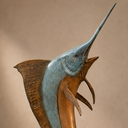 Sculpture en bronze patiné, espadon jaillissant des flots, vue 3