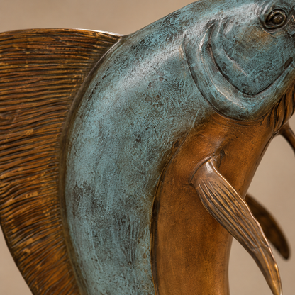 Sculpture en bronze patiné, espadon jaillissant des flots, vue 5