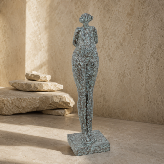 Sculpture en bronze patiné femme debout style moderniste