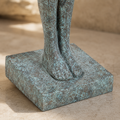 Sculpture en bronze patiné femme debout style moderniste, vue 7