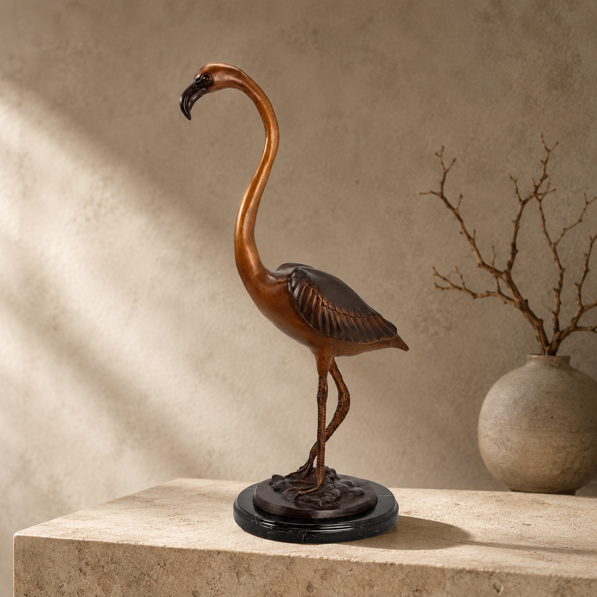 Sculpture en bronze patiné figurant un flamant rose