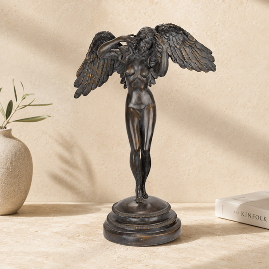 Sculpture en bronze patiné, figure féminine ailée