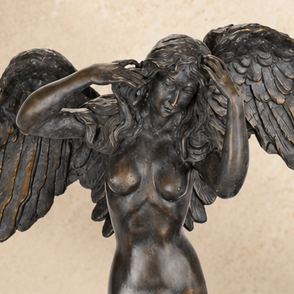 Sculpture en bronze patiné, figure féminine ailée, vue 3