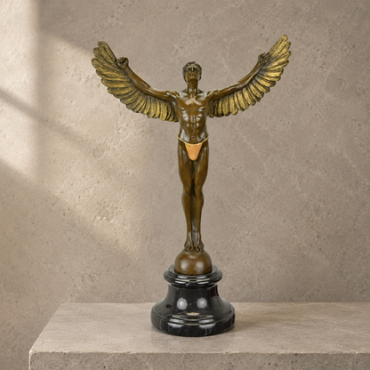 Sculpture en bronze patiné, icare aux ailes déployées
