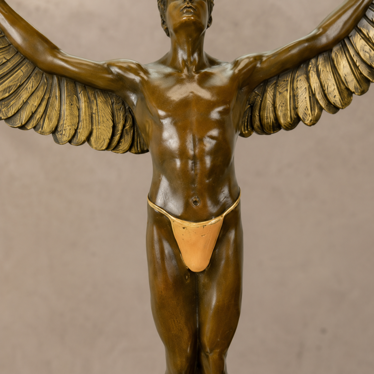 Sculpture en bronze patiné, icare aux ailes déployées, vue 4