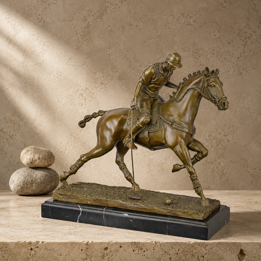 Sculpture en bronze patiné, joueur de polo au galop