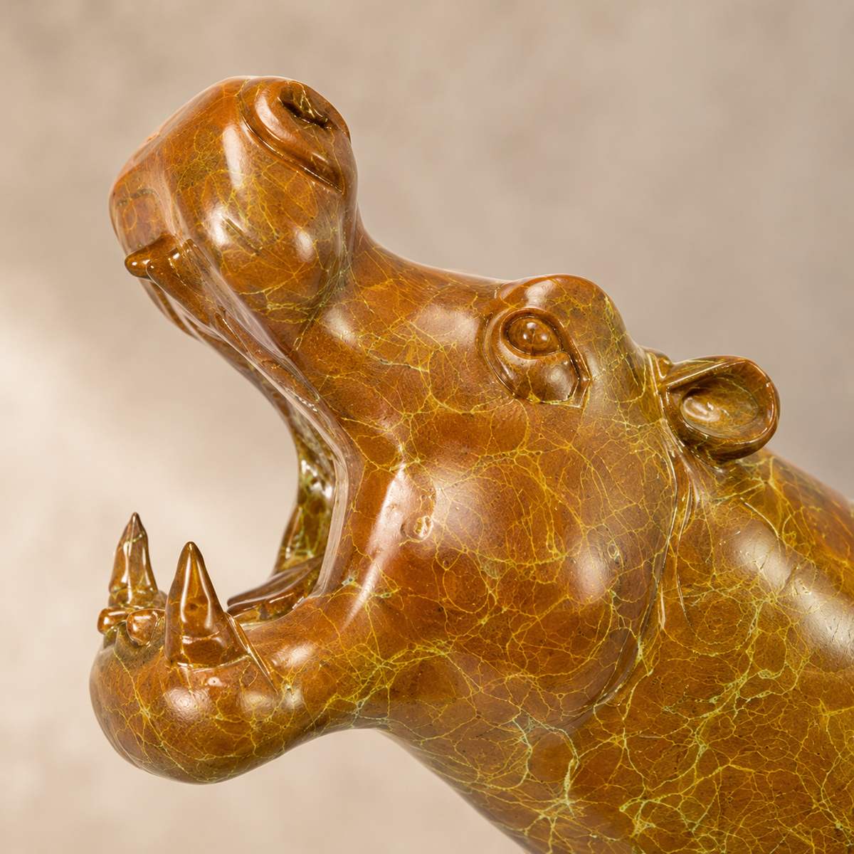Sculpture en bronze patiné représentant un hippopotame, vue 3